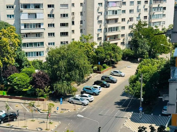 Apartament cu 2 camere decomandat în Drumul Sării