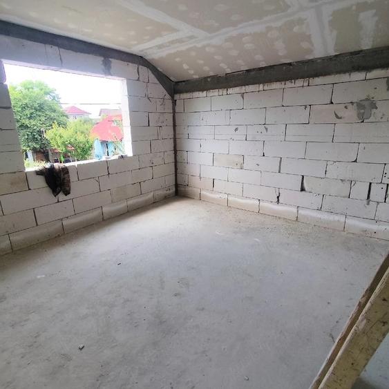 Casă cu Teren 200 Mp în Central