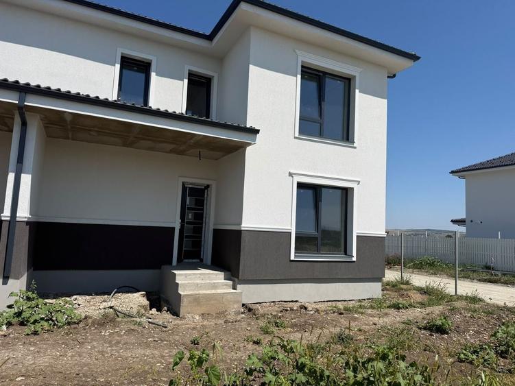 Duplex cu 4 camere cu Canalizare în Șura Mică