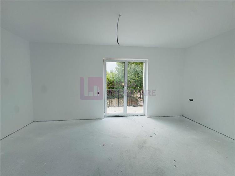 Duplex cu 4 camere cu Canalizare în Central