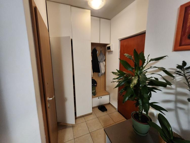 Apartament cu 2 camere decomandat în Titan