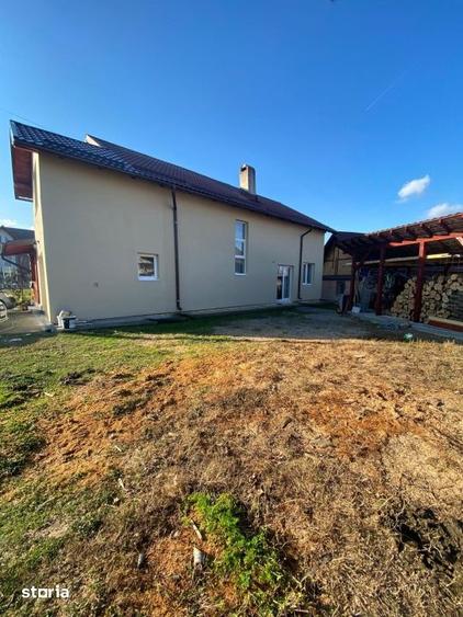 Casă cu 5 camere cu Teren 6880 Mp în Fărcașa