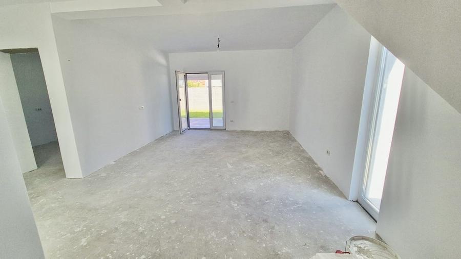 Duplex cu 4 camere cu Teren 290 Mp în Giroc