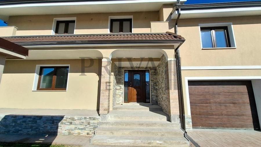 Casă individuală cu 6 camere cu Canalizare în Ghiroda