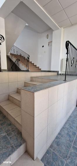 Casă cu 5 camere cu Teren 180 Mp în Tomis II