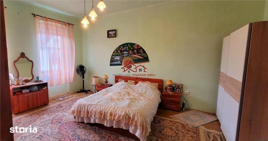 Casă cu 5 camere semidecomandat cu Teren 3190 Mp în Gârbova
