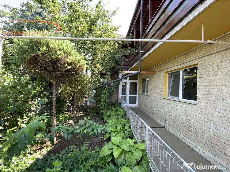 Casă cu 10 camere cu Teren 300 Mp în Dallas