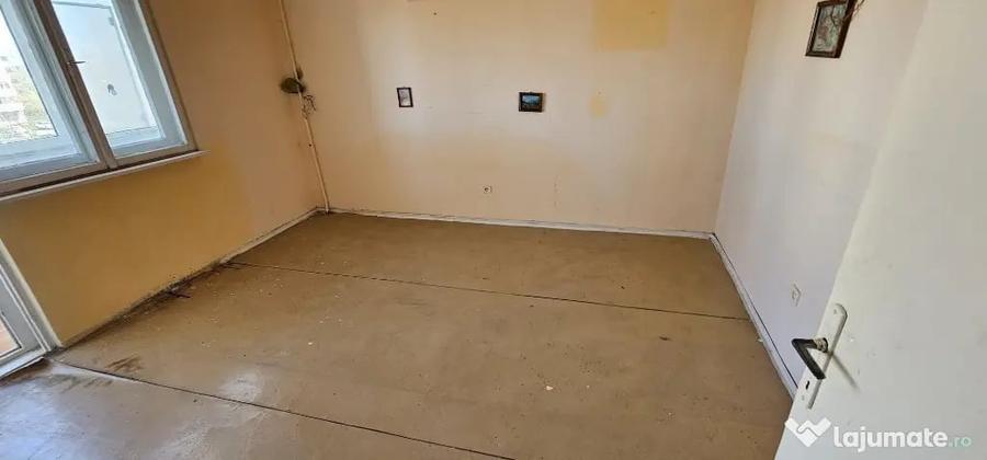 Apartament cu 3 camere decomandat în Faleza Nord