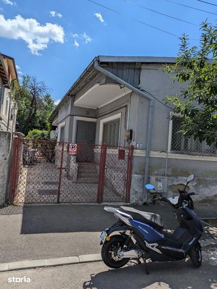 Casă cu 5 camere cu Teren 236 Mp în Crângași