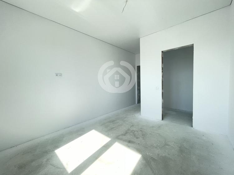 Duplex cu 3 camere cu Canalizare în Cristian