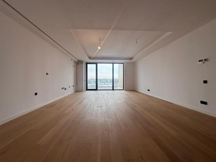 Apartament cu 3 camere semidecomandat în Floreasca