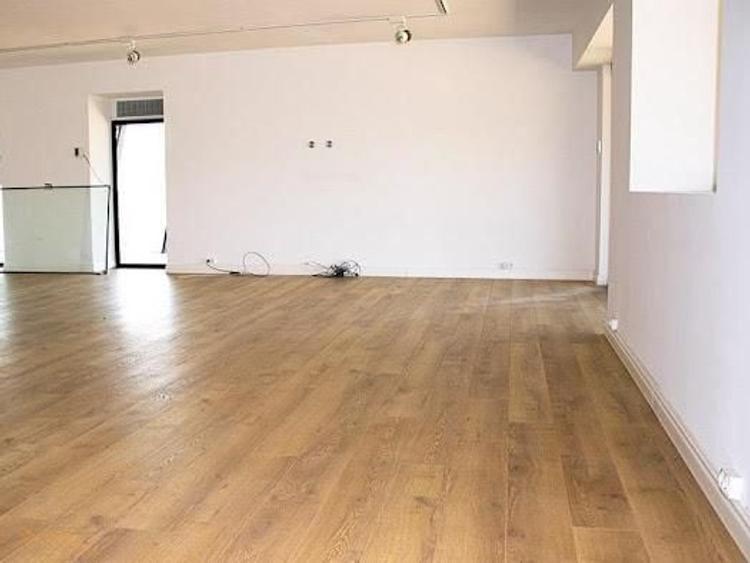 Spațiu comercial, de 1,072 mp, în Jiului