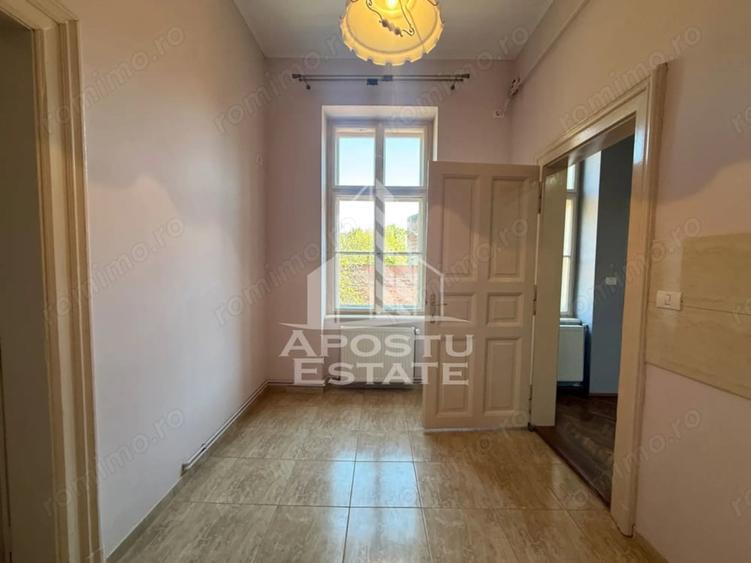 Apartament cu 5 camere decomandat în Sinaia