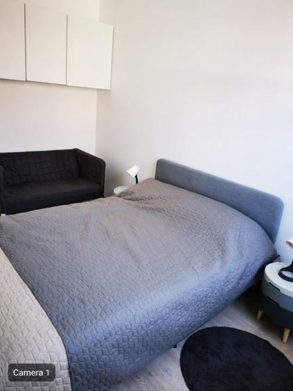 Apartament cu 4 camere semidecomandat, mobilat în Central