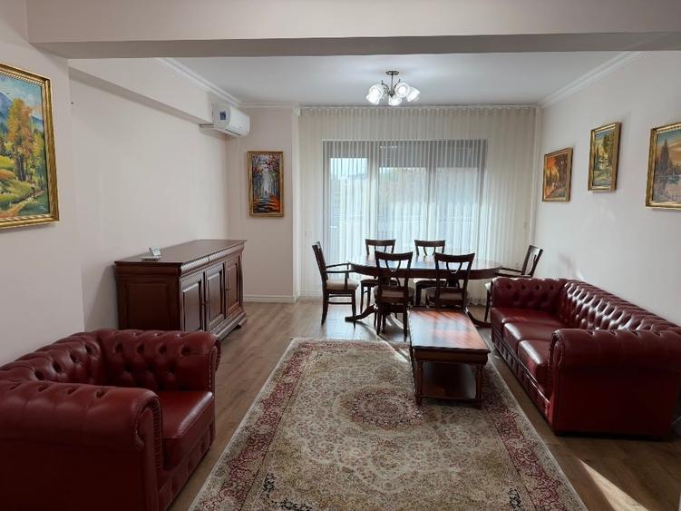 Apartament cu 3 camere semidecomandat, mobilat în Banu Manta