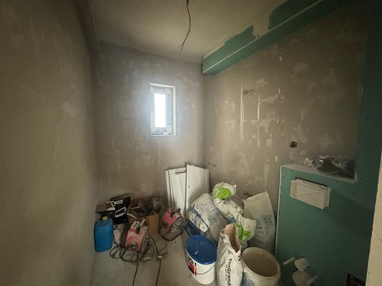 Casă individuală cu 4 camere cu Canalizare în Luna de Sus
