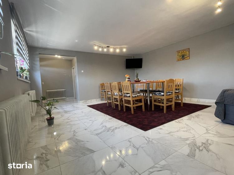 Casă cu 9 camere cu Teren 711 Mp în Central