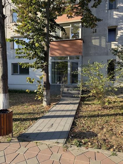 Spațiu comercial, de 60 mp, în Podu Roș