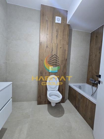 Apartament cu 3 camere semidecomandat în Berceni