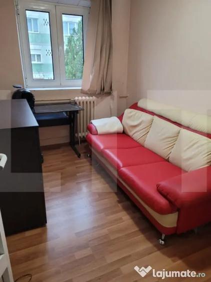 Apartament cu 3 camere semidecomandat în Central