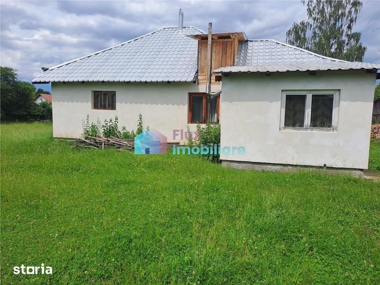 Casă cu 2 camere cu Teren 3743 Mp în Mălini