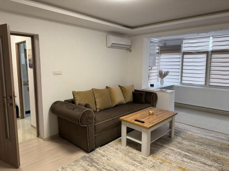 Apartament cu 2 camere semidecomandat în Calea București