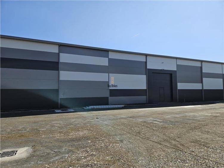 Spațiu industrial, de 2,200 mp, în Periferie