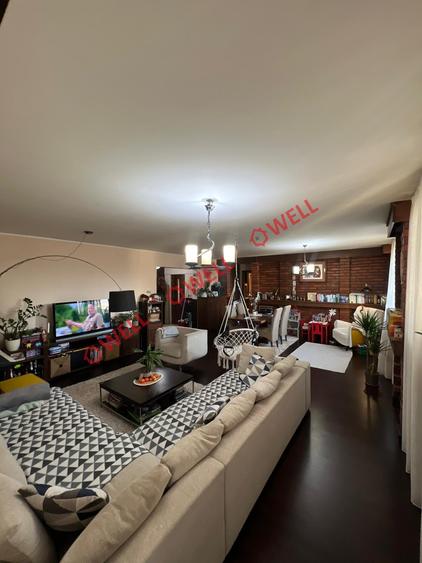Apartament cu 3 camere în Spitalului