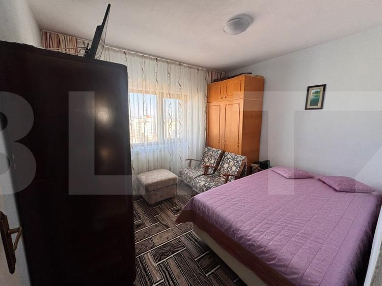 Apartament cu 3 camere semidecomandat, mobilat în Central — fotografia 3