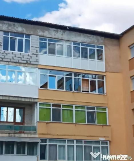 Apartament cu 4 camere semidecomandat în Central