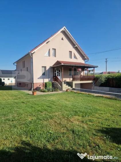 Casă cu 7 camere cu Teren 830 Mp în Central