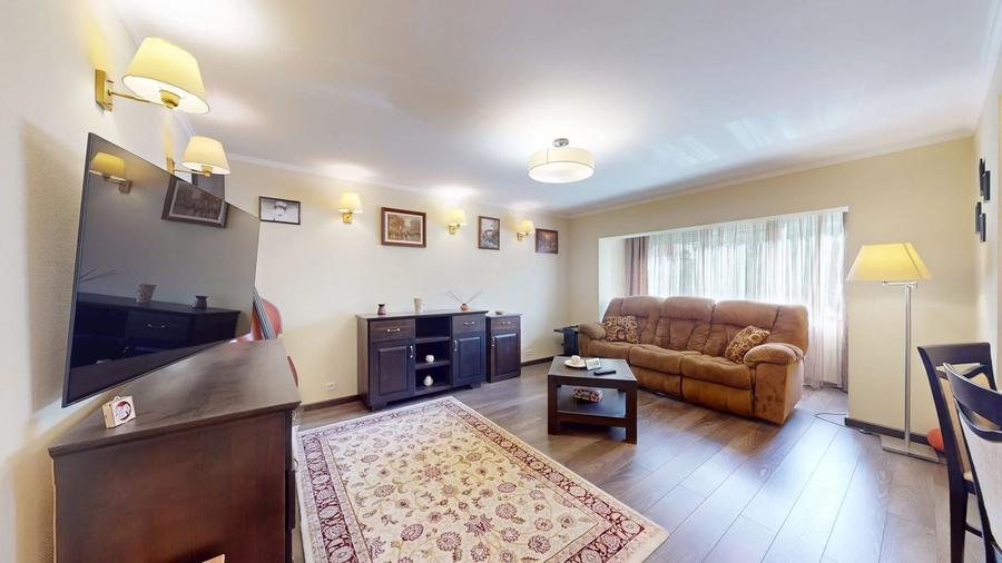 Apartament cu 3 camere decomandat, mobilat în Scriitorilor
