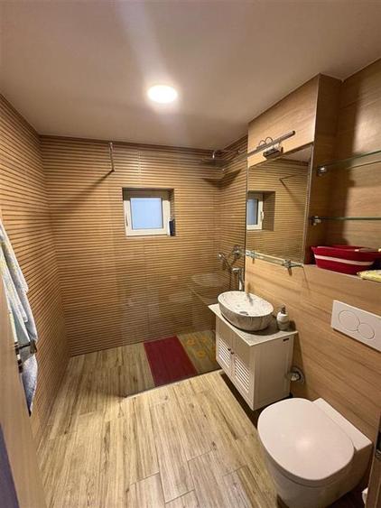 Apartament cu 4 camere decomandat în Răcădău
