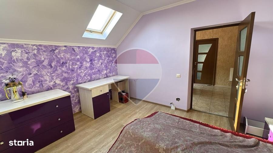 Casă cu 4 camere în Sântandrei