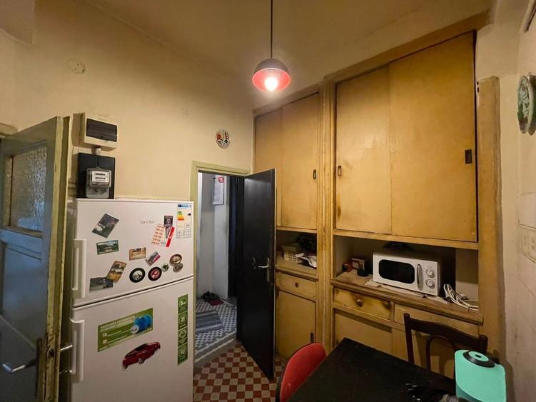 Apartament cu 4 camere circular, mobilat în Calea Victoriei