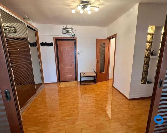 Apartament cu 3 camere decomandat, mobilat în Ultracentral