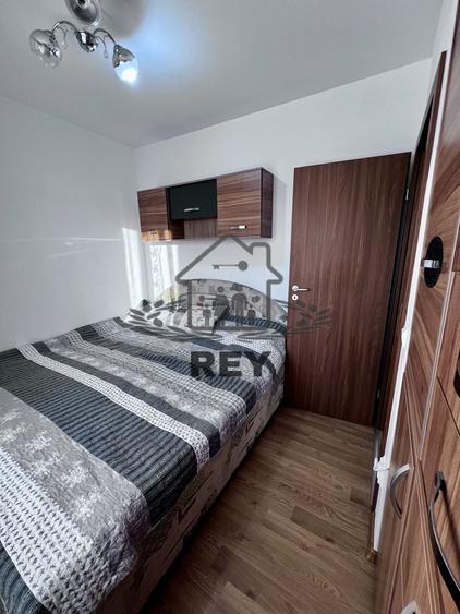 Apartament cu 3 camere semidecomandat în Turnișor