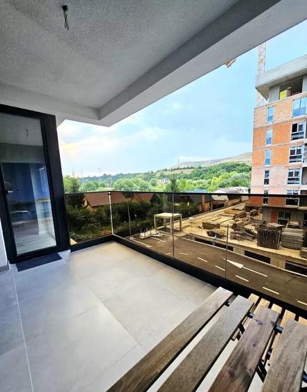 Apartament cu 3 camere semidecomandat, mobilat în Florești