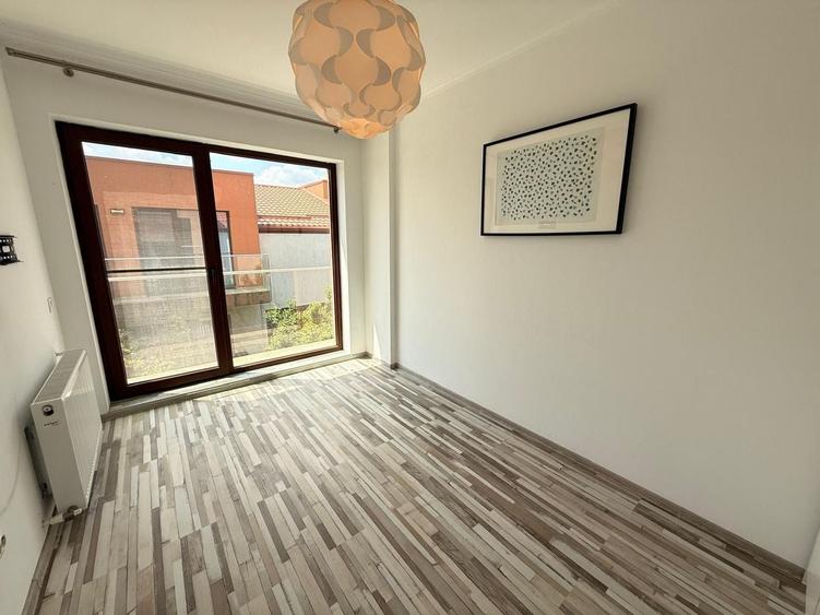 Duplex cu 4 camere cu Canalizare în Corbeanca