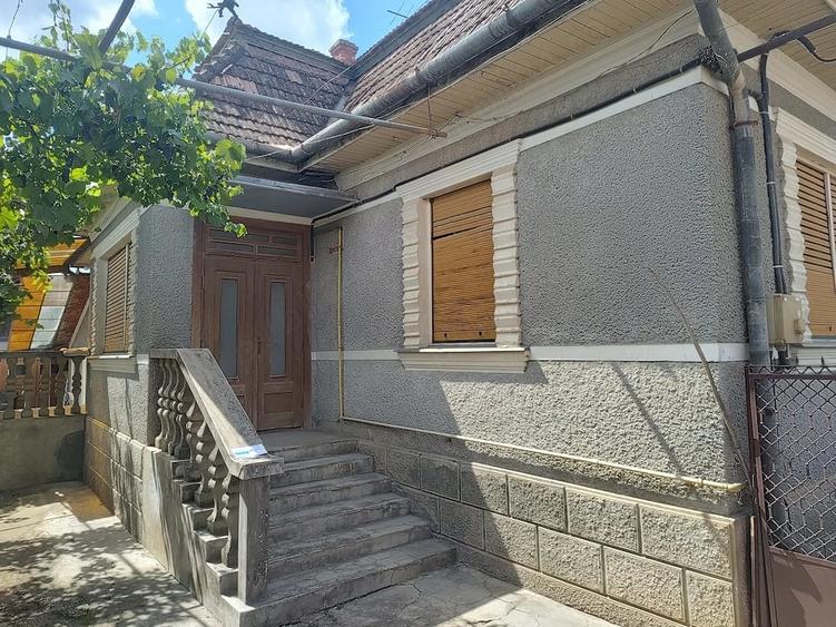 Casă cu 3 camere cu Teren 380 Mp în Central