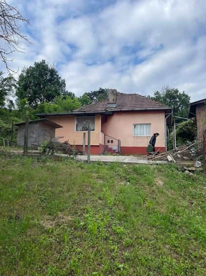 Teren de 3350 mp, în Goranu