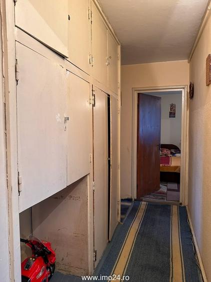Apartament cu 4 camere decomandat în Rahova