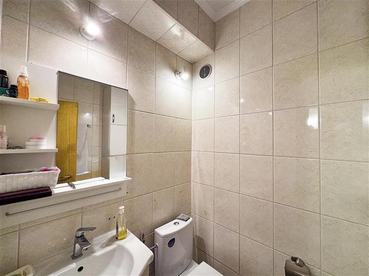 Apartament cu 4 camere semidecomandat, mobilat în Floreasca