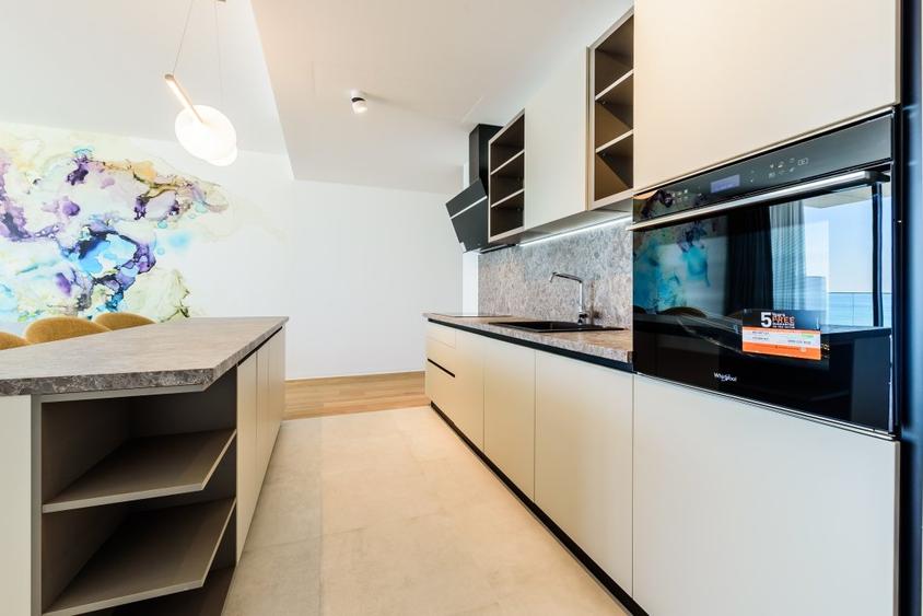 Apartament cu 4 camere decomandat, mobilat în Mamaia