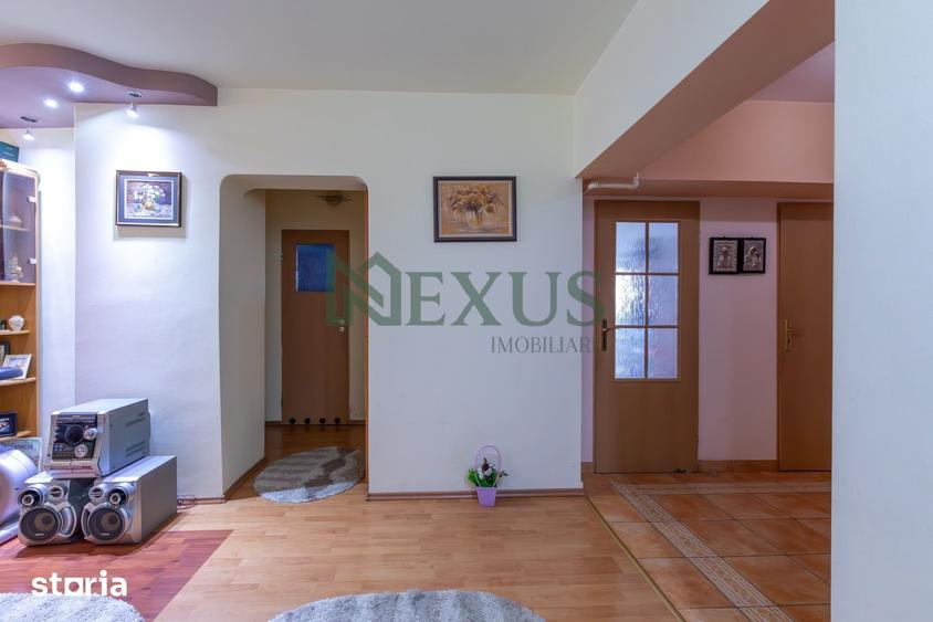 Apartament cu 3 camere decomandat în Cornișa