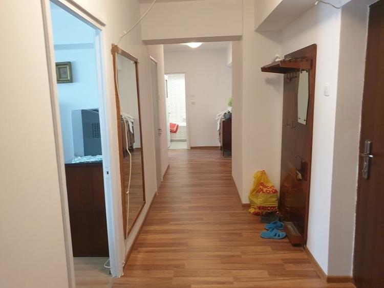 Apartament cu 3 camere decomandat în Basarab