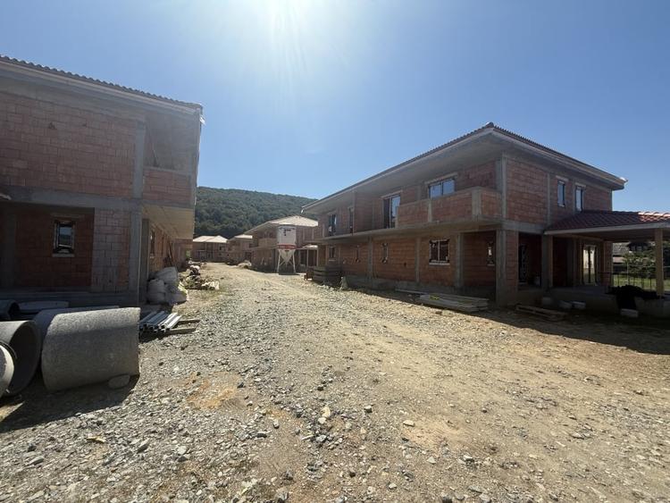 Casă individuală cu 5 camere cu Canalizare în Gilău
