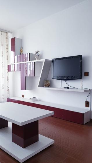 Apartament cu 3 camere decomandat în Exterior Vest