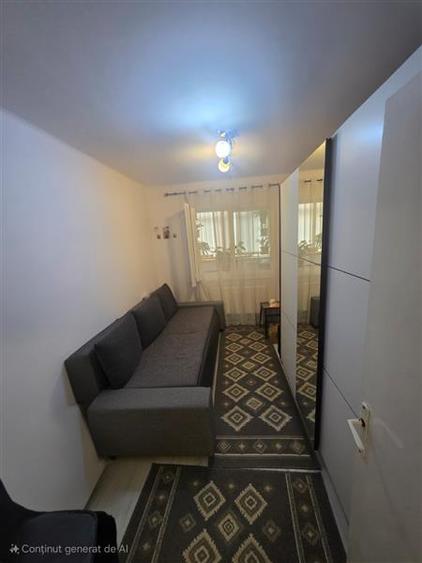 Apartament cu 3 camere semidecomandat în Podu Roș