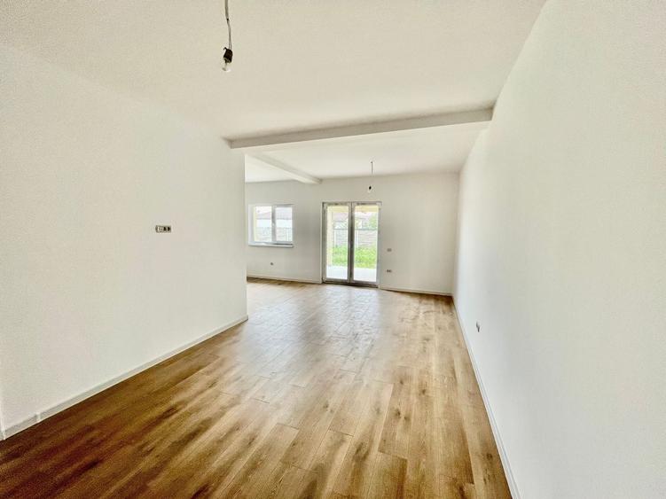 Duplex cu 3 camere cu Canalizare în Moșnița Nouă